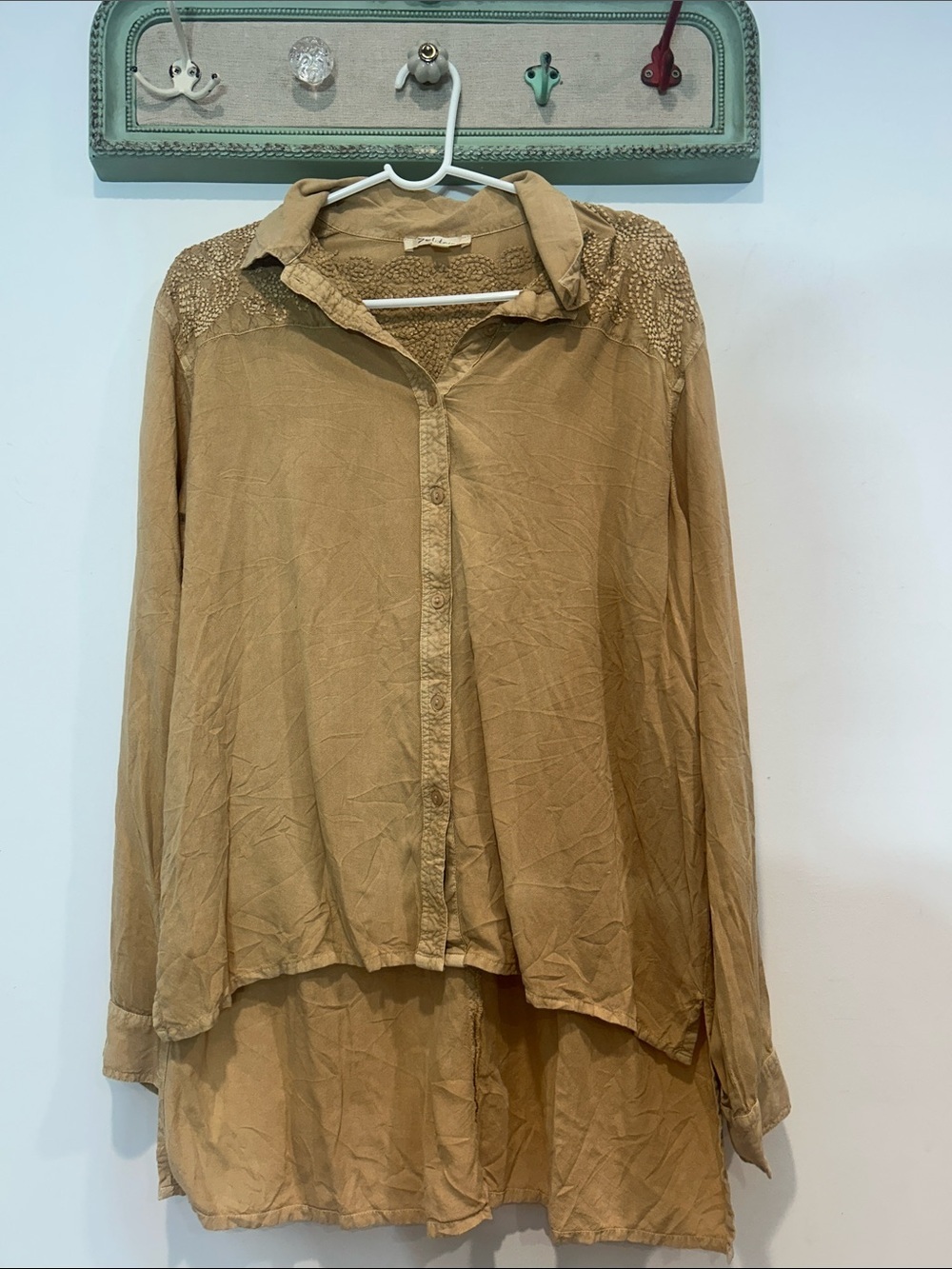 Solitaire Relaxed long sleeve high low embroidered boho tan top women’s XL